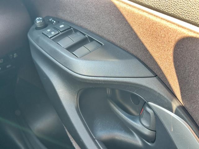 ヤリスクロス ハイブリッドＺ　４ＷＤ　アダプティブクルーズコントロール　純正オーディオ　Ｂｌｕｅｔｏｏｔｈ　アラウンドビューモニター　クリアランスソナー　ブラインドスポット　衝突被害軽減ブレーキ　レーンアシスト　ＥＴＣ（39枚目）