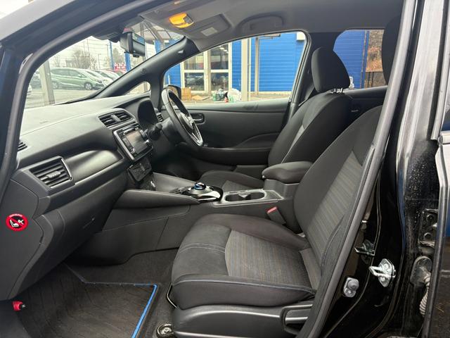 リーフ Ｇ　プロパイロット　デジタルインナーミラー　ステアリングヒーター　純正ＳＤナビ　Ｂｌｕｅｔｏｏｔｈオーディオ　フルセグＴＶ　アラウンドビューモニター　アクティブクルーズコントロール　パーキングアシスト（7枚目）