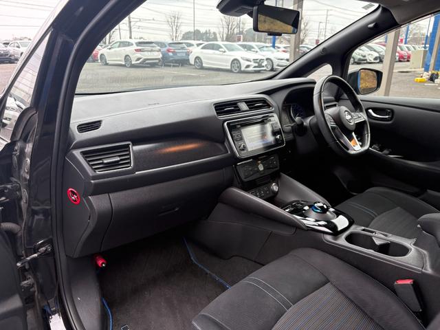 リーフ Ｇ　プロパイロット　デジタルインナーミラー　ステアリングヒーター　純正ＳＤナビ　Ｂｌｕｅｔｏｏｔｈオーディオ　フルセグＴＶ　アラウンドビューモニター　アクティブクルーズコントロール　パーキングアシスト（8枚目）