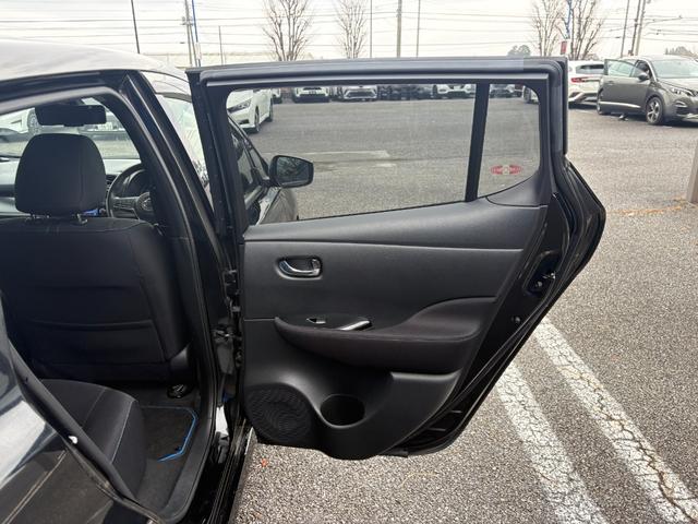 リーフ Ｇ　プロパイロット　デジタルインナーミラー　ステアリングヒーター　純正ＳＤナビ　Ｂｌｕｅｔｏｏｔｈオーディオ　フルセグＴＶ　アラウンドビューモニター　アクティブクルーズコントロール　パーキングアシスト（15枚目）