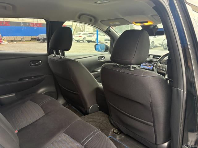 リーフ Ｇ　プロパイロット　デジタルインナーミラー　ステアリングヒーター　純正ＳＤナビ　Ｂｌｕｅｔｏｏｔｈオーディオ　フルセグＴＶ　アラウンドビューモニター　アクティブクルーズコントロール　パーキングアシスト（17枚目）