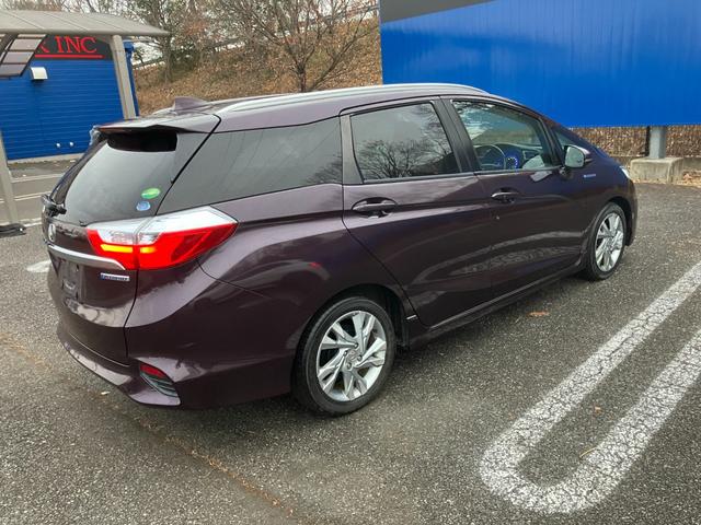 シャトル ハイブリッドＺ　純正ナビ　Ｂｌｕｅｔｏｏｔｈオーディオ　バックカメラ　ステアリングスイッチ　ハーフレザーシート　前席シートヒーター　純正１６インチアルミホイール　ＥＴＣ（5枚目）