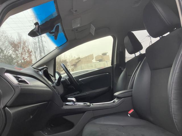 シャトル ハイブリッドＺ　純正ナビ　Ｂｌｕｅｔｏｏｔｈオーディオ　バックカメラ　ステアリングスイッチ　ハーフレザーシート　前席シートヒーター　純正１６インチアルミホイール　ＥＴＣ（9枚目）