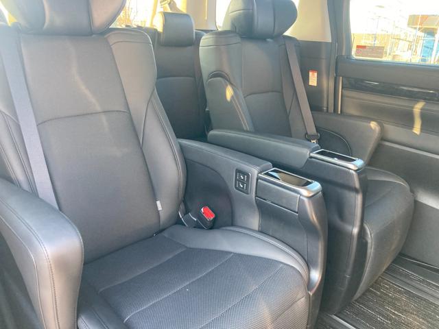 ヴェルファイア ３．５Ｚ　Ｇ　純正後席モニター　黒革シート　ディスプレイオーディオ　フルセグ　バックカメラ　ＣＤ／ＤＶＤデッキ　シートエアコン　両側電動スライドドア　電動リアゲート　パワーシート　レーダークルコン　ハンドルヒーター（11枚目）
