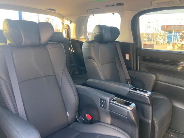 ヴェルファイア ３．５Ｚ　Ｇ　純正後席モニター　黒革シート　ディスプレイオーディオ　フルセグ　バックカメラ　ＣＤ／ＤＶＤデッキ　シートエアコン　両側電動スライドドア　電動リアゲート　パワーシート　レーダークルコン　ハンドルヒーター（30枚目）