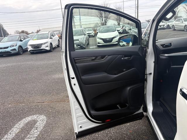 ヴェルファイア ２．５Ｚ　サンルーフ　モデリスタエアロ　アルパイン１２．８型後席モニター＆１１型ナビ　レーダークルコン　両側電動スライドドア　フルセグＴＶ　バックカメラ　ＴＥＩＮ車高調　衝突被害軽減ブレーキ　Ｂｌｕｅｔｏｏｔｈ（12枚目）