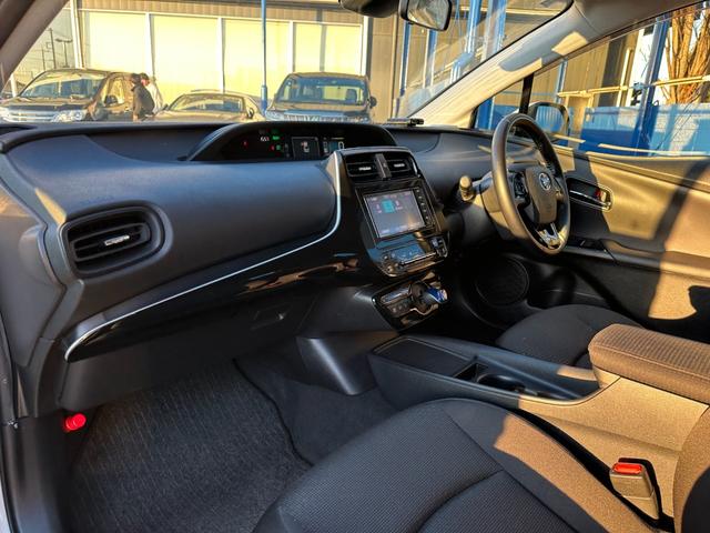 プリウス S 純正ナビ Bluetoothオーディオ バックカメラ ステアリングスイッチ レーンアシスト パーキングアシスト アダプティブクルーズコントロール クリアランスソナー オートハイビーム ETC(22枚目)