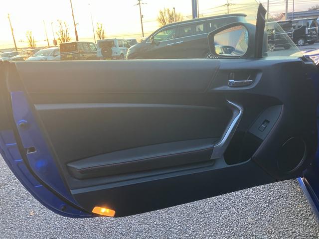 ＢＲＺ Ｓ　純正リアスポイラー　ＭＴ車　シートヒーター　純正メモリーナビ　オートＬＥＤ　　衝突被害軽減ブレーキ　Ｂｌｕｅｔｏｏｔｈ　ＥＴＣ　純正１７ＡＷ（10枚目）