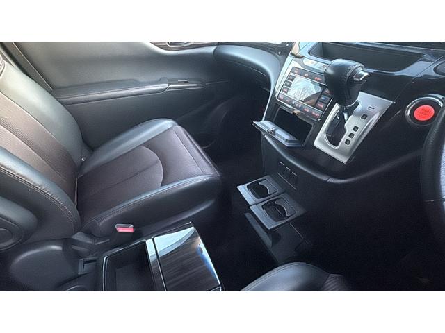 エルグランド ２５０ハイウェイスターＳ　フリップダウンモニター　クルーズコントロール　ＬＥＤヘッドライト　ステアリングリモコン　バックカメラ　純正８インチナビ　ドラレコ　フォグランプ　ＥＴＣ（9枚目）