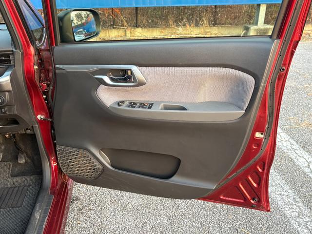 ステラ カスタムＲＳ　スマートアシスト　ターボ　衝突被害軽減ブレーキ　純正ナビ　Ｂｌｕｅｔｏｏｔｈ　バックカメラ　ＬＥＤヘッドライト　ＥＴＣ　ステアリングリモコン　オートライト　アイドリングストップ　プッシュスタート　スマートキー（23枚目）