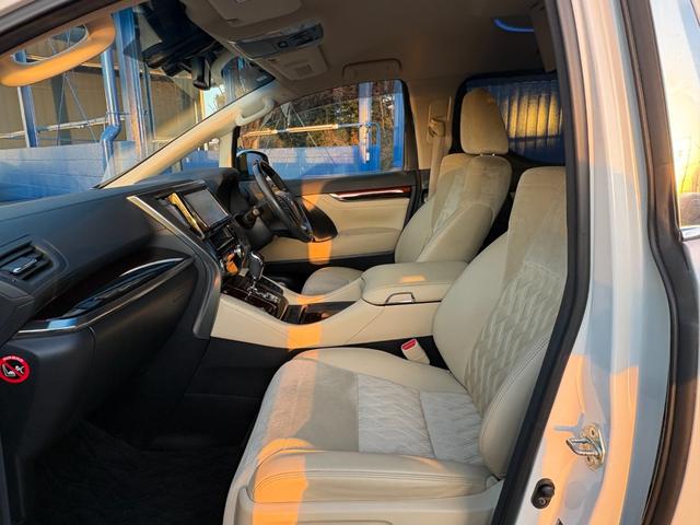 アルファードハイブリッド Ｇ　純正後席モニター　純正大型ナビ　フルセグＴＶ　バックカメラ　両側電動スライドドア　電動リアゲート　メモリー付パワーシート　ハーフレザーシート　純正１７ＡＷ　ビルトインＥＴＣ　Ｂｌｕｅｔｏｏｔｈ接続（8枚目）