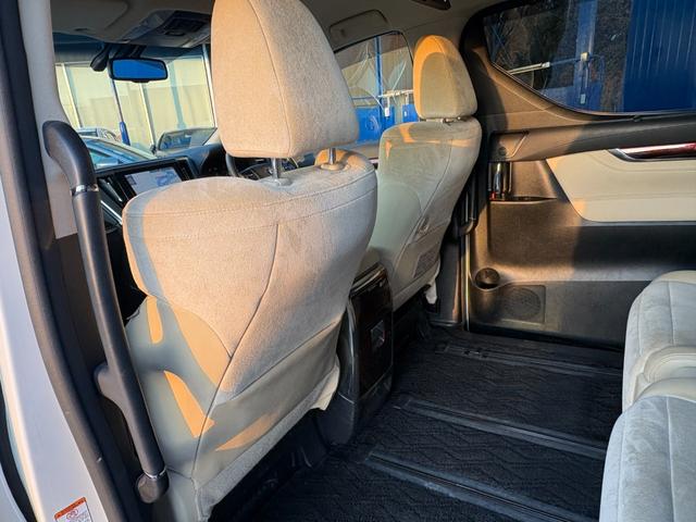 アルファードハイブリッド Ｇ　純正後席モニター　純正大型ナビ　フルセグＴＶ　バックカメラ　両側電動スライドドア　電動リアゲート　メモリー付パワーシート　ハーフレザーシート　純正１７ＡＷ　ビルトインＥＴＣ　Ｂｌｕｅｔｏｏｔｈ接続（13枚目）