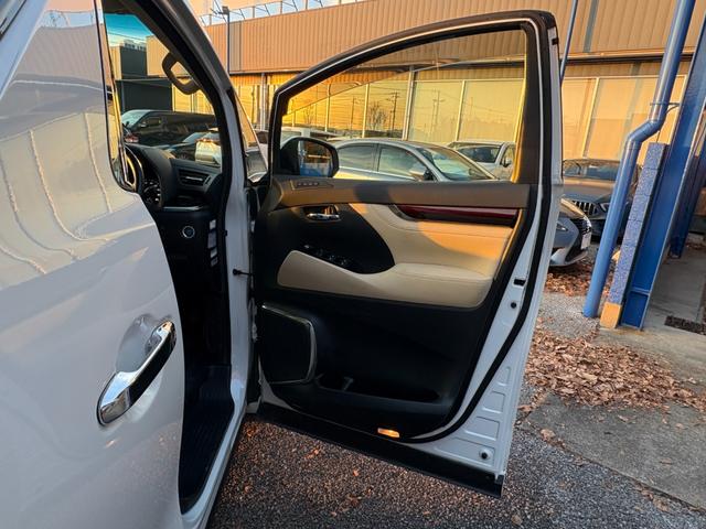 アルファードハイブリッド Ｇ　純正後席モニター　純正大型ナビ　フルセグＴＶ　バックカメラ　両側電動スライドドア　電動リアゲート　メモリー付パワーシート　ハーフレザーシート　純正１７ＡＷ　ビルトインＥＴＣ　Ｂｌｕｅｔｏｏｔｈ接続（18枚目）