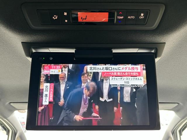 ノア Ｓｉ　ダブルバイビー　両側電動スライドドア　フリップダウンモニター　純正ＳＤナビ　フルセグＴＶ　Ｂｌｕｅｔｏｏｔｈオーディオ　ステアリングスイッチ　バックカメラ　純正１６インチアルミホイール　ＬＥＤヘッドライト　ＥＴＣ（6枚目）