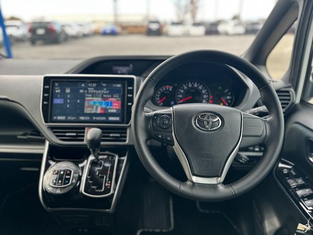 ノア Ｓｉ　ダブルバイビー　両側電動スライドドア　フリップダウンモニター　純正ＳＤナビ　フルセグＴＶ　Ｂｌｕｅｔｏｏｔｈオーディオ　ステアリングスイッチ　バックカメラ　純正１６インチアルミホイール　ＬＥＤヘッドライト　ＥＴＣ（26枚目）