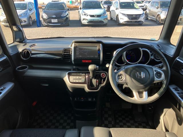 Ｎ－ＢＯＸカスタム Ｇ　ターボＳＳパッケージ　あんしんパッケージ　両側パワースライドドア　純正ナビ　バックカメラ　Ｂｌｕｅｔｏｏｔｈ　シートヒーター　クルーズコントロール　ワンセグ　ＨＩＤヘッドライト　ＥＴＣ　パドルシフト　アイドリングストップ（2枚目）