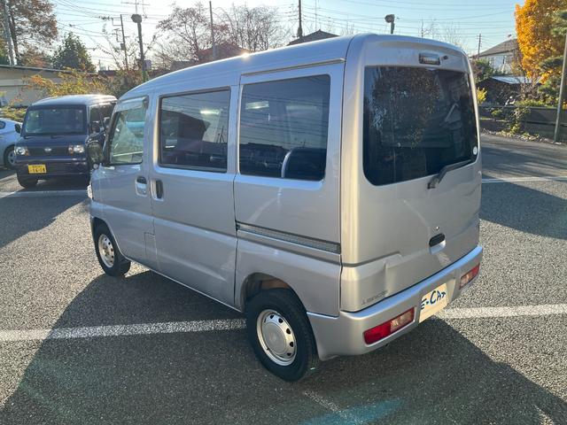 ＣＤ　ｓシルバーメタリック　エアコン　パワーステアリング　運転席／助手席エアバッグ　車検有り　修復歴無し　法定整備付き　両側スライドドア(11枚目)