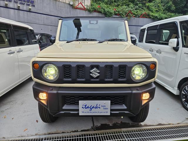 ジムニー ＸＣ　シフォンアイボリーメタリックブラック２トーン　届出済未使用車　ＬＥＤヘッドライト　スズキセーフティサポート　コーナーセンサー　シートヒーター　ステアリングスイッチ　クルコン　オートハイビーム（2枚目）