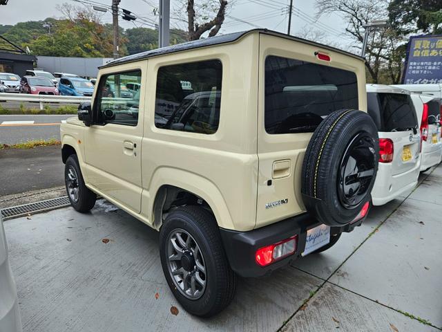 ジムニー ＸＣ　シフォンアイボリーメタリックブラック２トーン　届出済未使用車　ＬＥＤヘッドライト　スズキセーフティサポート　コーナーセンサー　シートヒーター　ステアリングスイッチ　クルコン　オートハイビーム（4枚目）