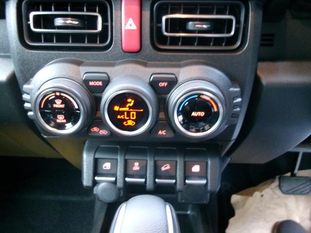 ジムニー ＸＣ　シフォンアイボリーメタリックブラック２トーン　届出済未使用車　ＬＥＤヘッドライト　スズキセーフティサポート　コーナーセンサー　シートヒーター　ステアリングスイッチ　クルコン　オートハイビーム（9枚目）