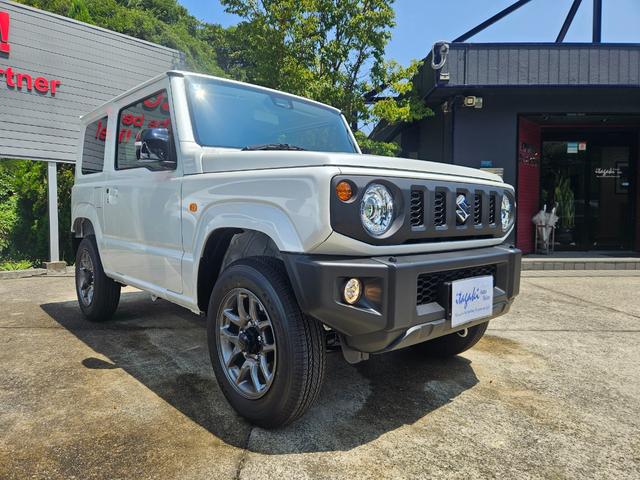 ジムニー XC 届出済未使用車 LEDヘッドライト スズキセーフティサポート コーナーセンサー シートヒーター ステアリングスイッチ クルコン スマートキー オートエアコン オートハイビーム ターボ 4WD(3枚目)