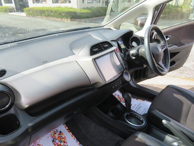 フィットハイブリッド ＸＨセレクション　ファインスタイル　／ワンオーナー車／ＨＩＤヘッドライト／純正フルセグＴＶ付９インチナビ／バックカメラ付／ＥＴＣ付／スマートキー・プッシュスタート／禁煙車／記録簿付／修復歴なし／（17枚目）