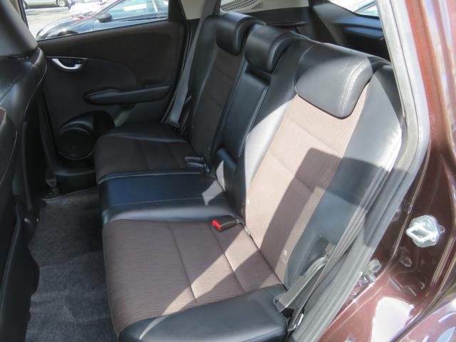 フィットハイブリッド ＸＨセレクション　ファインスタイル　／ワンオーナー車／ＨＩＤヘッドライト／純正フルセグＴＶ付９インチナビ／バックカメラ付／ＥＴＣ付／スマートキー・プッシュスタート／禁煙車／記録簿付／修復歴なし／（19枚目）