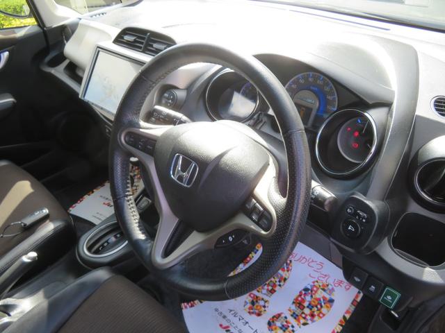 フィットハイブリッド ＸＨセレクション　ファインスタイル　／ワンオーナー車／ＨＩＤヘッドライト／純正フルセグＴＶ付９インチナビ／バックカメラ付／ＥＴＣ付／スマートキー・プッシュスタート／禁煙車／記録簿付／修復歴なし／（30枚目）