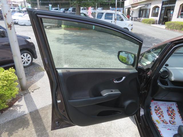 フィットハイブリッド ＸＨセレクション　ファインスタイル　／ワンオーナー車／ＨＩＤヘッドライト／純正フルセグＴＶ付９インチナビ／バックカメラ付／ＥＴＣ付／スマートキー・プッシュスタート／禁煙車／記録簿付／修復歴なし／（33枚目）