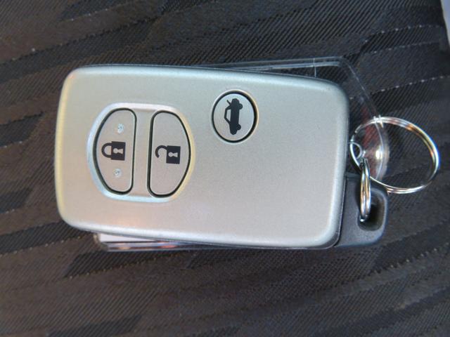 クラウン 2.5アスリート /後期型/純正フルセグTV付HDDナビ・バックカメラ付/HIDヘッドライト/純正エアロパーツ付/純正18インチアルミ付/ローダウン・RSRダウンサス/スマートキー・プッシュスタートエンジン/禁煙車/(42枚目)