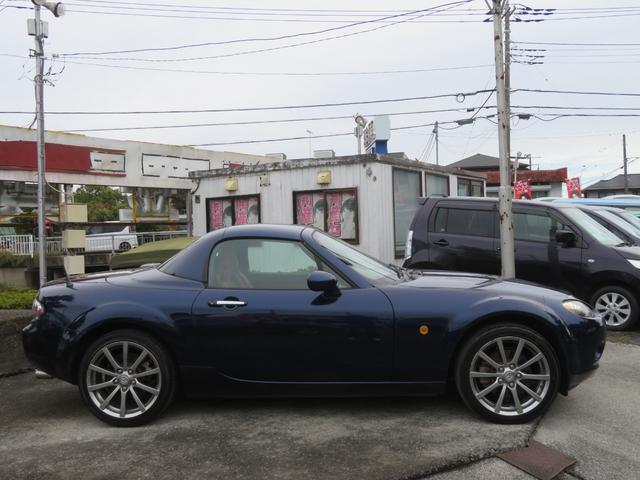 ロードスター RS RHT /6速マニュアル車/プレミアパッケージ/タイミングチェーン/電動オープン/本革シート/シートヒーター付/HIDヘッドライト/純正アルミホイール/禁煙車/記録簿付/修復歴なし/(3枚目)