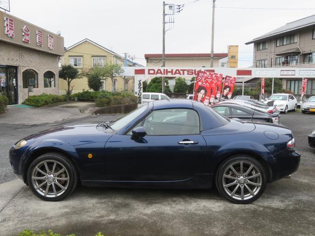 ロードスター RS RHT /6速マニュアル車/プレミアパッケージ/タイミングチェーン/電動オープン/本革シート/シートヒーター付/HIDヘッドライト/純正アルミホイール/禁煙車/記録簿付/修復歴なし/(4枚目)