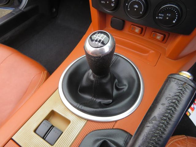 ロードスター RS RHT /6速マニュアル車/プレミアパッケージ/タイミングチェーン/電動オープン/本革シート/シートヒーター付/HIDヘッドライト/純正アルミホイール/禁煙車/記録簿付/修復歴なし/(16枚目)