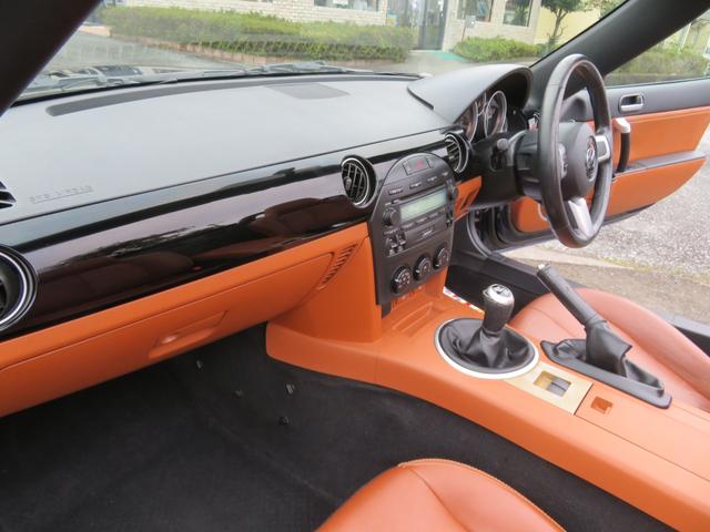 ロードスター RS RHT /6速マニュアル車/プレミアパッケージ/タイミングチェーン/電動オープン/本革シート/シートヒーター付/HIDヘッドライト/純正アルミホイール/禁煙車/記録簿付/修復歴なし/(19枚目)