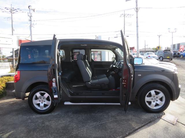 観音開ドアです。