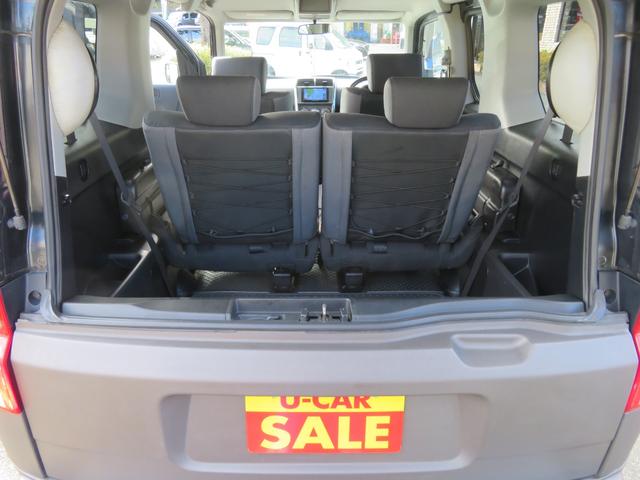 トランク（荷室）スペースも広々していて綺麗に保たれています。