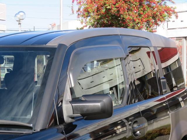 純正のドアバイザーが装備されています。雨の日も安心です。