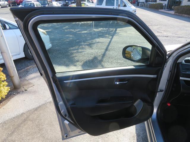 スイフト ＲＳ　／５速マニュアル車／ＨＩＤヘッドライト／純正エアロパーツ／スマートキー・プッシュスタート／ＥＴＣ付／禁煙車／（30枚目）