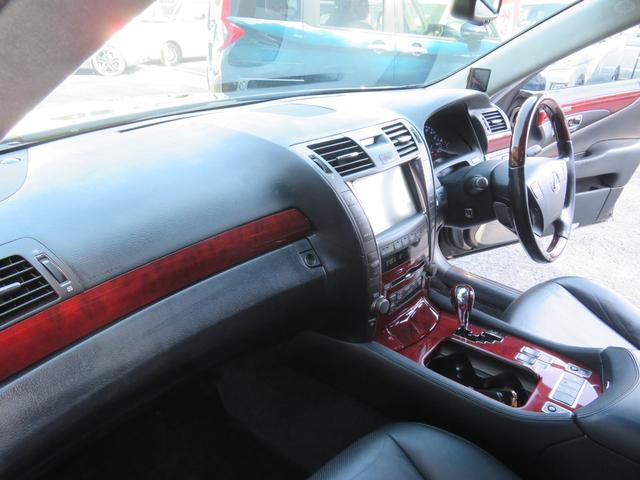 LS LS460 バージョンU Iパッケージ /プリクラッシュセーフティーシステム/レーダークルーズコントロール/純正地デジ付HDDナビ/リアエンターテインメントシステム/本革/サンルーフ付/パワートランク/HIDヘッドライト/禁煙車/修復歴なし(16枚目)