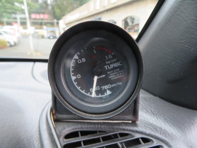 社外のブーストメーターが装備されています。