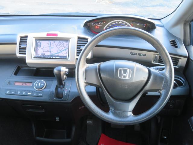 フリードスパイク Ｇ　ジャストセレクション　ワンオーナー車／両側パワースライドドア／左パワースライドドア付／ＨＩＤヘッドライト／社外フルセグＴＶ付ナビ／バックカメラ付／ドライブレコーダー・ＥＴＣ付／禁煙車／記録簿付／修復歴なし／（6枚目）