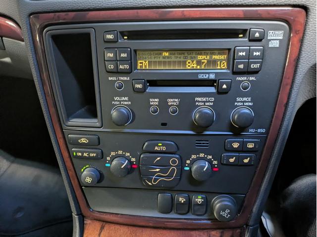 Ｖ７０ クラシック　サンルーフ　レザーシート　ＨＩＤヘッドライト　シートヒータ　メモリ付きパワーシート（24枚目）