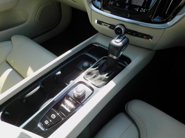 Ｖ６０ クロスカントリー　Ｔ５　ＡＷＤ　プロ　インテリセーフ・ＡＣＣ・本革エアシート・ナビＴＶ・全周囲カメラ・ＣａｒＰｌａｙ・ｈａｒｍａｎ／ｋａｒｄｏｎサウンド・Ｂｌｕｅｔｏｏｔｈ・パワーバックドア・純正１９ＡＷ・ＬＥＤライト・コーナーセンサー（12枚目）