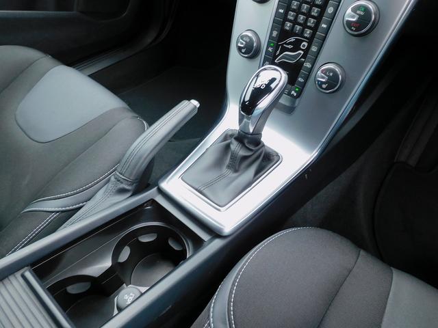 VOLVO V40 D4 DYNAMIC EDITION