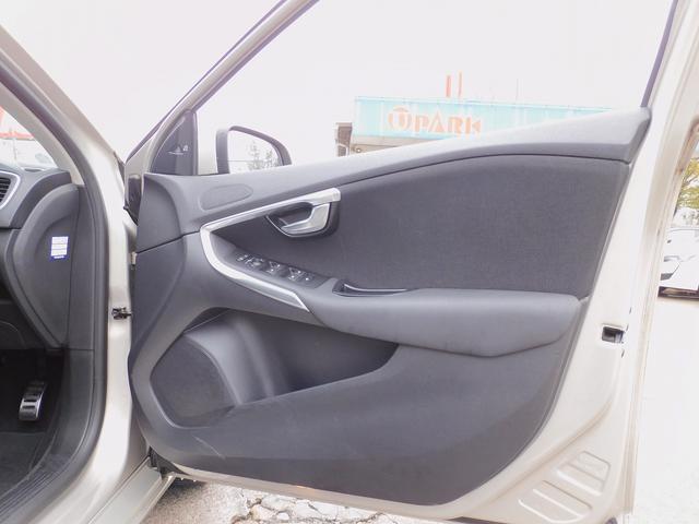 VOLVO V40 D4 DYNAMIC EDITION