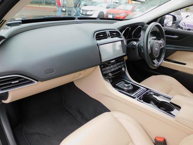 XE XE プレステージ ACC・本革シート・純正ナビTV・バックカメラ・Bluetooth・MERIDIANサウンド・純正18インチAW・コーナーセンサー・HIDライト・パワートランク・ベンチレーションシート・パークアシスト(9枚目)