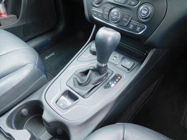 ジープ・チェロキー ロンジチュード ローンチエディション 後期・限定200台・ACC・黒革シート・ナビTV・バックカメラ・CarPlay・ETC・純正17インチAW・コーナーセンサー・LEDライト・パワーバックドア・シートヒーター・レーンキープ・BSM(12枚目)