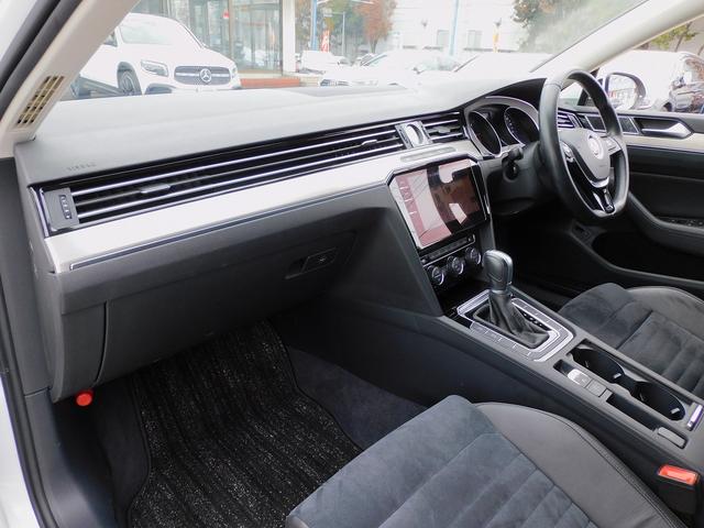 パサートヴァリアント TDIエレガンスライン ACC・Discover Pro・ナビTV・バックカメラ・CarPlay・2.0ETC・ハーフレザー・シートヒーター・LEDライト・コーナーセンサー・パワーバックドア・パーキングアシスト・USB(10枚目)