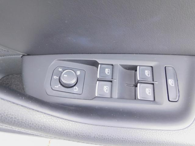 パサートヴァリアント TDIエレガンスライン ACC・Discover Pro・ナビTV・バックカメラ・CarPlay・2.0ETC・ハーフレザー・シートヒーター・LEDライト・コーナーセンサー・パワーバックドア・パーキングアシスト・USB(36枚目)