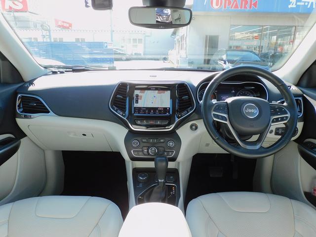 ジープ・チェロキー リミテッド　後期・ＡＣＣ・本革エアシート・純正ナビＴＶ・バックカメラ・ＣａｒＰｌａｙ・Ｂｌｕｅｔｏｏｔｈ・スマートキー・純正１８ＡＷ・コーナーセンサー・パワーバックドア・ＬＥＤライト・ＥＴＣ・Ｐアシスト・ＵＳＢ（3枚目）